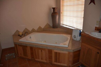 Master Jetted Tub