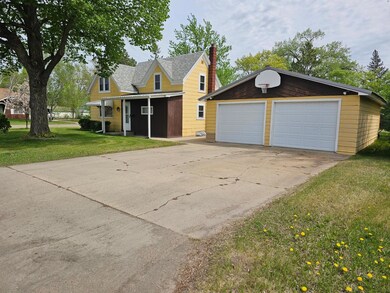 212 Huntsinger Ave, Park Rapids, MN 56470 - photo 2