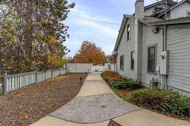 600 NW Elm St, Grants Pass, OR 97526 - photo 2