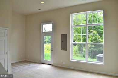 9054 Isabel Ln, Manassas Park, VA 20111 - photo 5