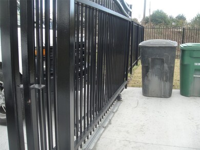 4006 Caplin St, Houston, TX 77026 - photo 4