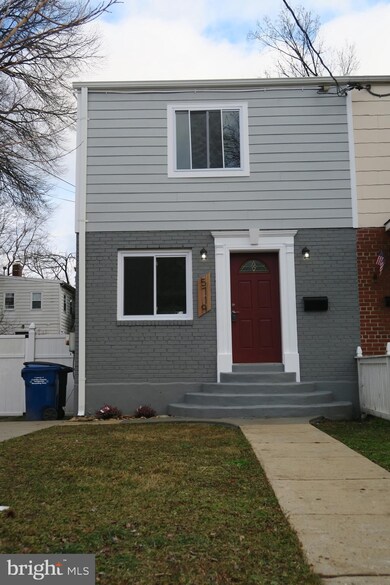 5719 Fenwick Dr, Alexandria, VA 22303 - photo 2