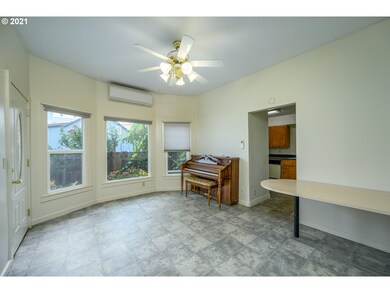 310 S Pine, Carlton, OR 97111 - photo 6