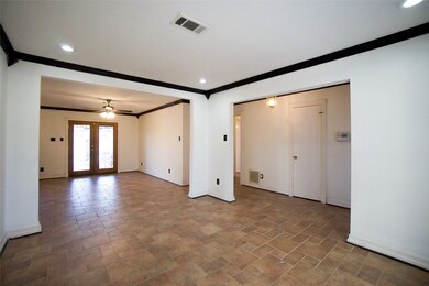 1118 Twin Falls Rd, Houston, TX 77088 - photo 4