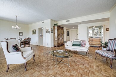 Spacious living room
