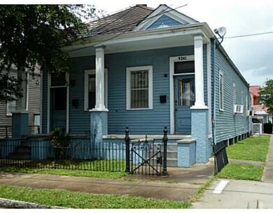 Photo. Right side view