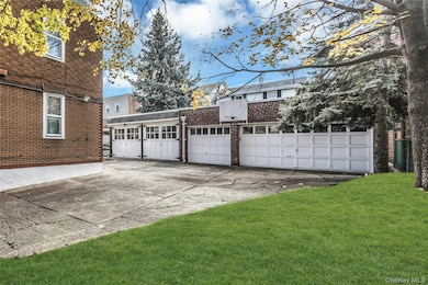 61-22 56th Dr, Flushing, NY 11378 - photo 3