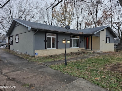 742 E Smith St, Springfield, MO 65803 - photo 2