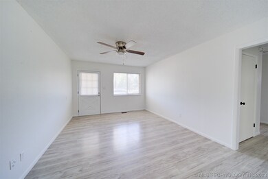 1010 N 3rd St, Jenks, OK 74037 - photo 3