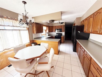 9 Greenbriar Dr, Mattoon, IL 61938 - photo 5