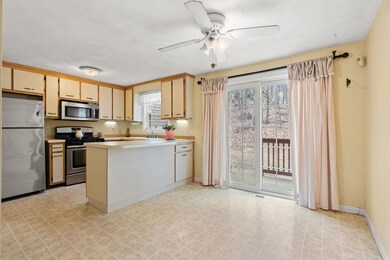 30 Hawkstead Hollow unit 27, Nashua, NH 03063 - photo 2