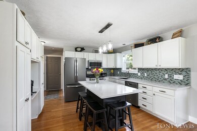 Kitchen with quartz