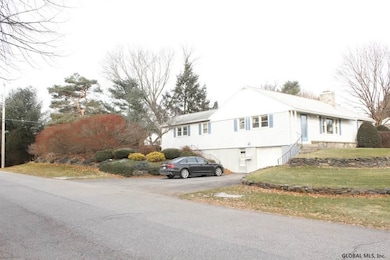 35 St Stephens Ln E, Schenectady, NY 12302 - photo 3