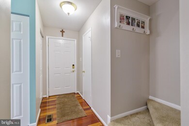 11527 Summer Oak Dr, Germantown, MD 20874 - photo 2