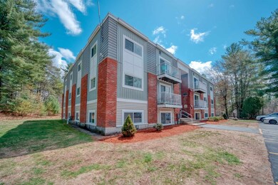 37 Constitution Dr unit 37, Londonderry, NH 03053 - photo 2