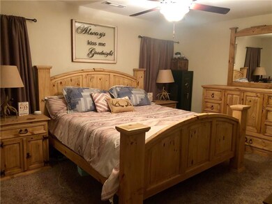 1421 Colonel Hawthorne Dr, Prairie Grove, AR 72753 - photo 7