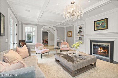 Living room w/Fireplace