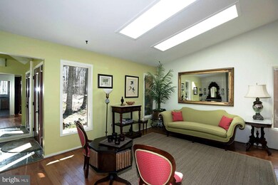 12706 Sabastian Dr, Fairfax, VA 22030 - photo 4