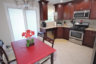 68 N Railroad Ave, Staten Island, NY 10304 - photo 5