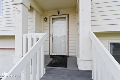 02-Front Exterior_KC_00482