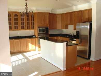 16470 Steerage Cir, Woodbridge, VA 22191 - photo 2