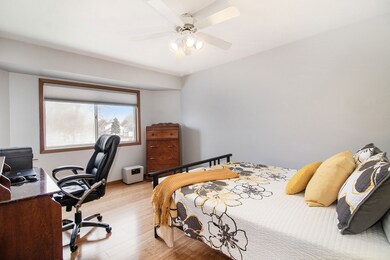 1300 Fieldstone Ct, Naperville, IL 60564 - photo 2