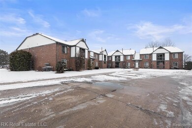 15510 Ashley Ct unit 57, Macomb, MI 48044 - photo 2