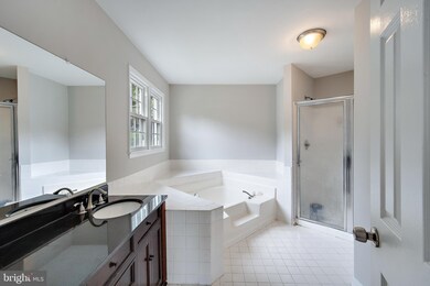 524 Norcross Way, Silver Spring, MD 20904 - photo 4