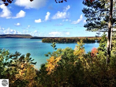 Just a few blocks from Glen Lake, straight down La