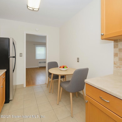 176 Arlo Rd unit A, Staten Island, NY 10301 - photo 4