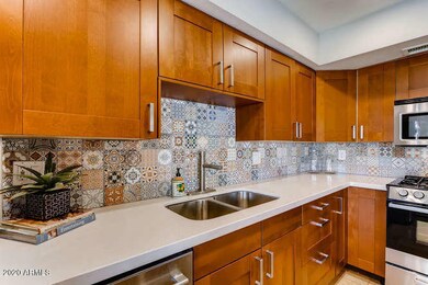 8443 E Jackrabbit Rd-small-017-38-Kitche