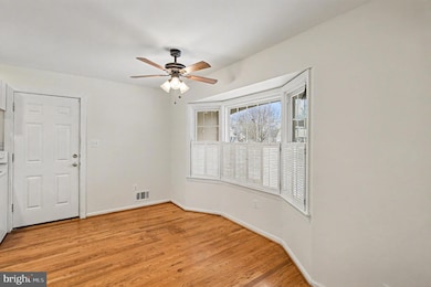 7609 Mulberry Bottom Ln, Springfield, VA 22153 - photo 5