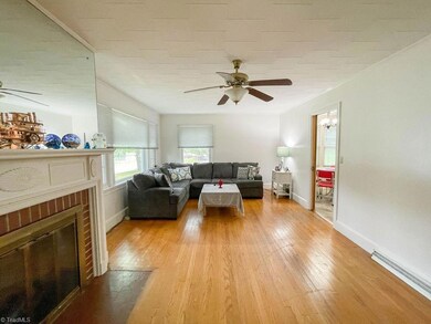1013 Macon St, Asheboro, NC 27203 - photo 2