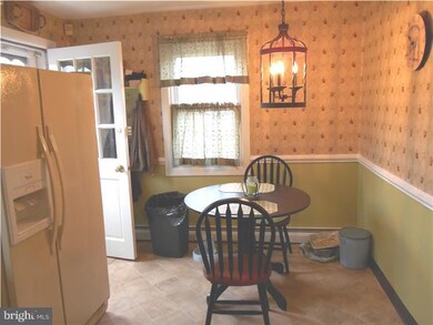 135 Windsor Ave, Upper Darby, PA 19082 - photo 7