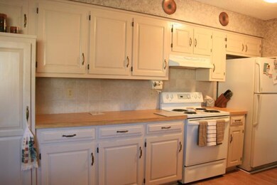 6610 Earnshaw St, Shawnee, KS 66216 - photo 4