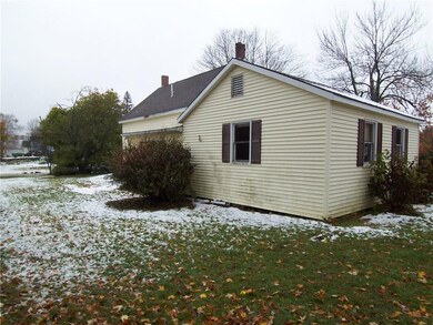 81 Pleasant St, Mechanic Falls, ME 04256 - photo 5