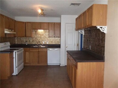 2757 Bayou Lours Ct, Marrero, LA 70072 - photo 2