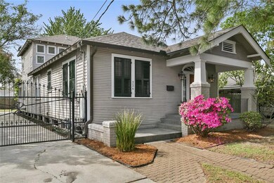 Exterior, Gated Drive
