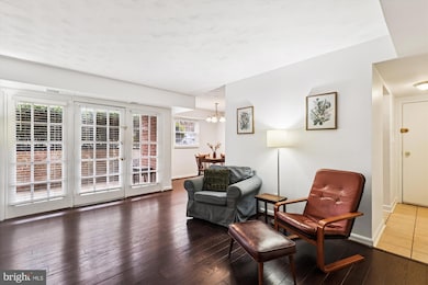 3874 Lyndhurst Dr unit 103, Fairfax, VA 22031 - photo 4