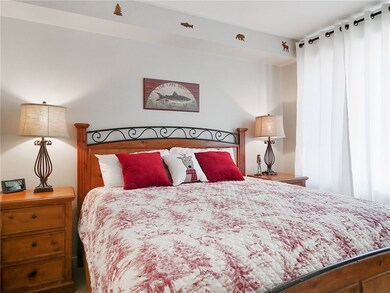 Bedroom w/ King Bed