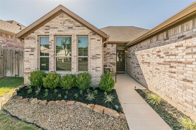 812 N Ridge Dr, White Settlement, TX 76108 - photo 5