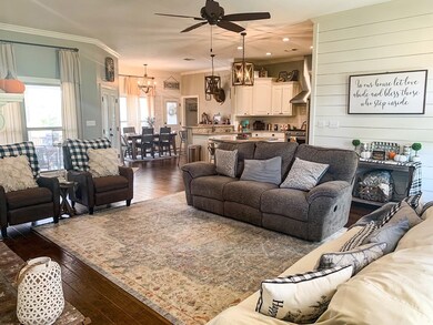 1018 Twin Oaks Dr, McComb, MS 39648 - photo 2