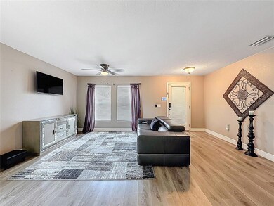 7332 Hunters Greene Cir, Lakeland, FL 33810 - photo 5