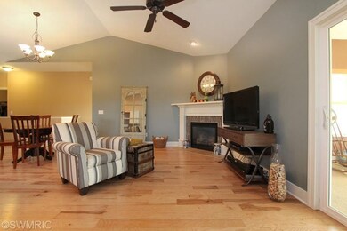 902 S Center Park Dr SW unit 32, Byron Center, MI 49315 - photo 2