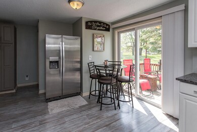 822 W 5th St-23