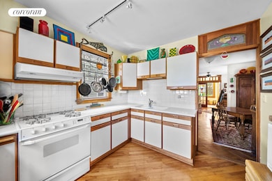 78-30 64th Ln, Flushing, NY 11385 - photo 4