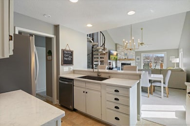 11-244 Bluff Blvd 4B - 7