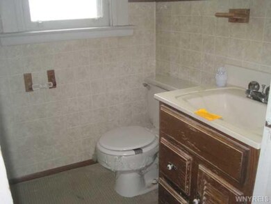 494 Bryant St, North Tonawanda, NY 14120 - photo 3