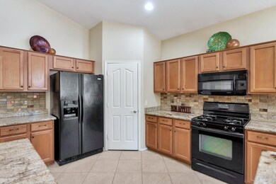 4263 E Torrey Pines Ln-large-012-022-Kit