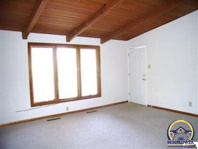 2525 SW Burnett Rd, Topeka, KS 66614 - photo 2
